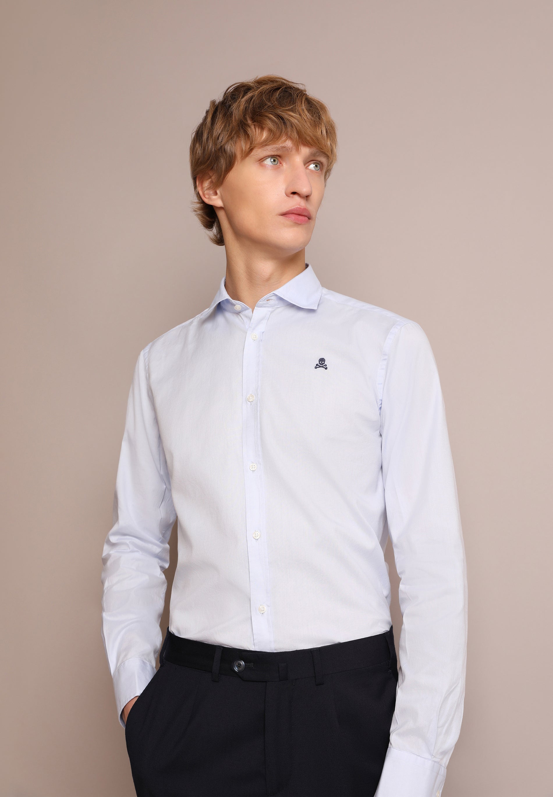 CHEMISE COUPE SLIM AVEC LOGO