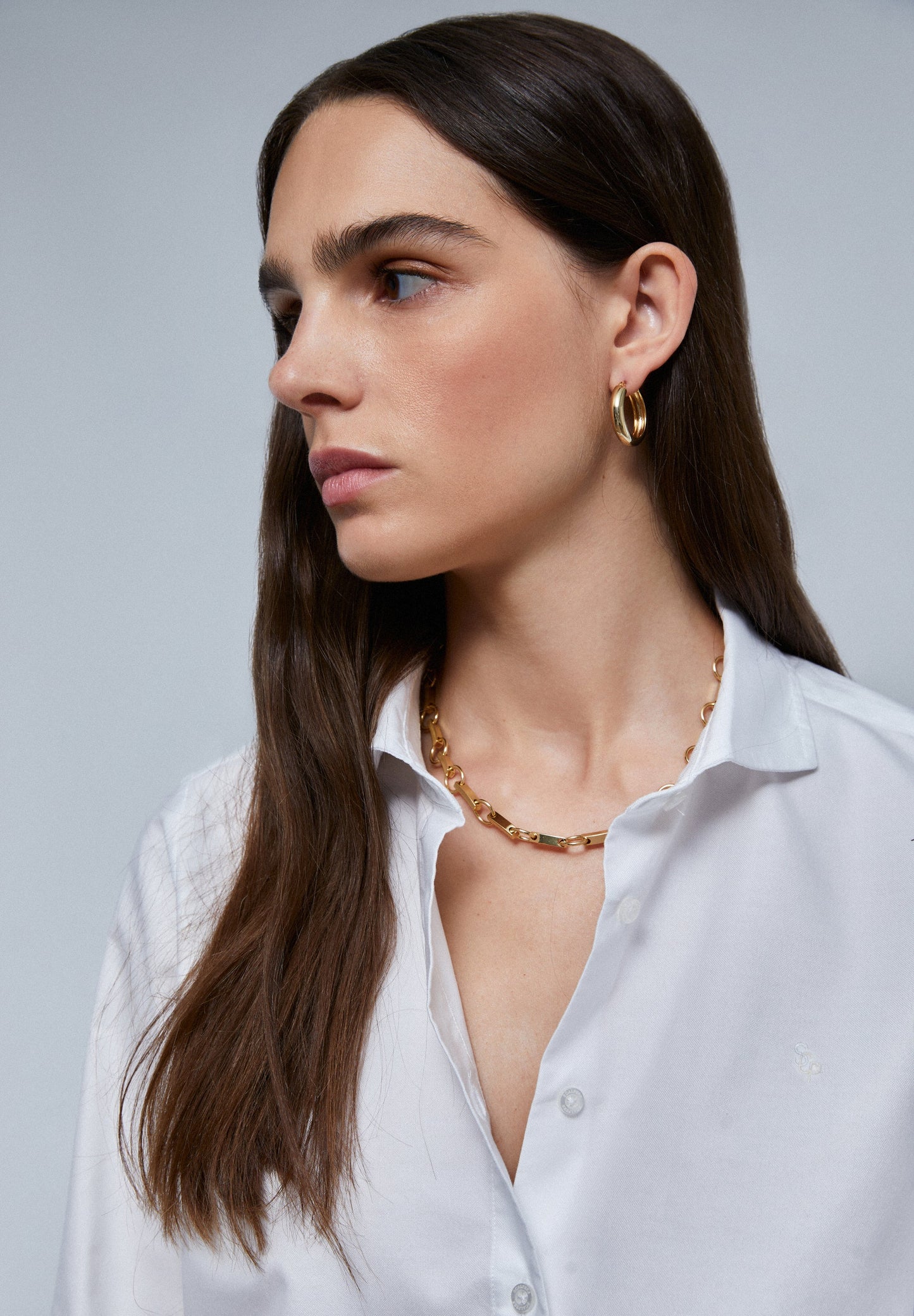 CHEMISE CLASSIQUE BRODÉE SUR LA POITRINE