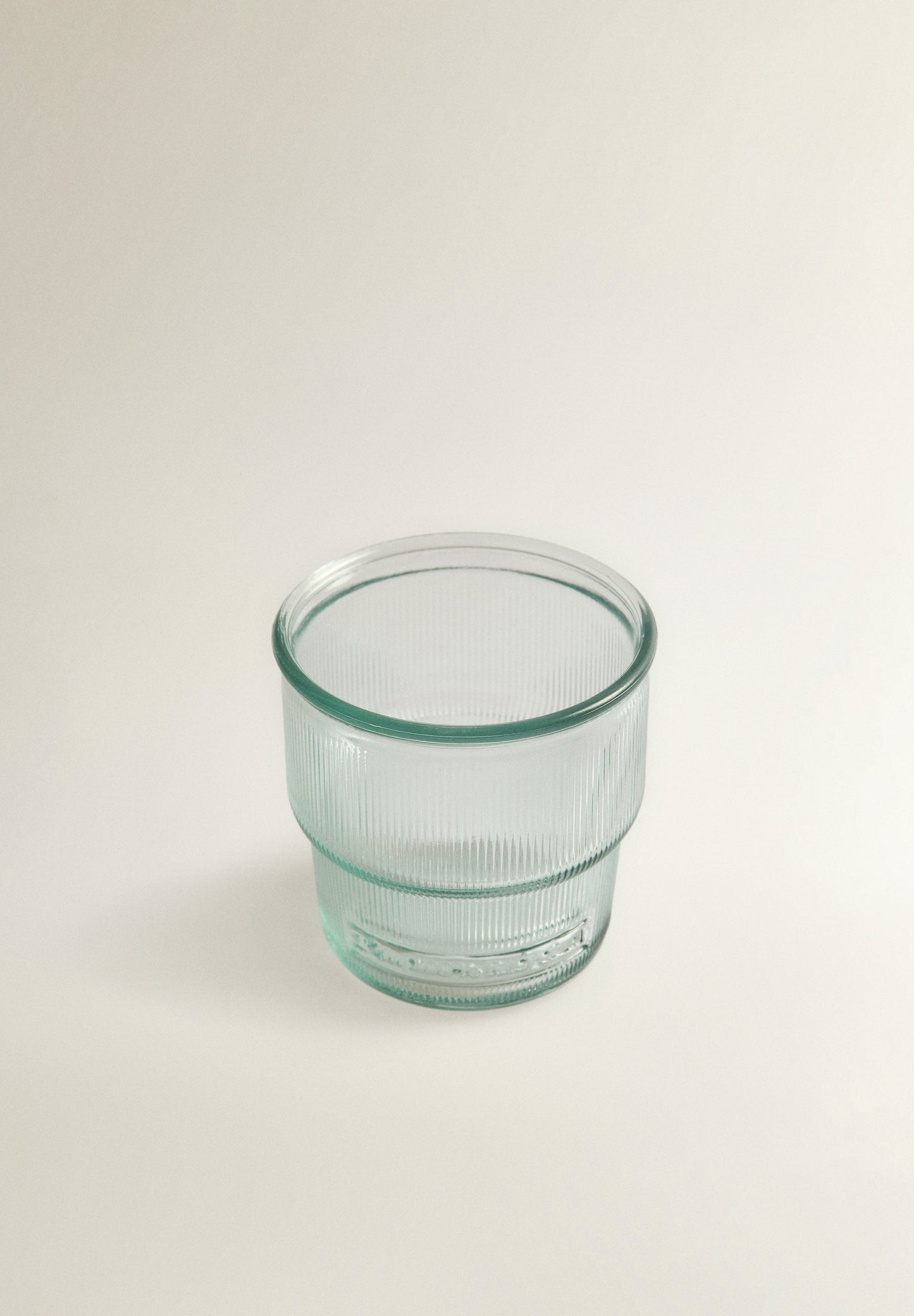 VERRE EN VERRE AVEC LIGNES