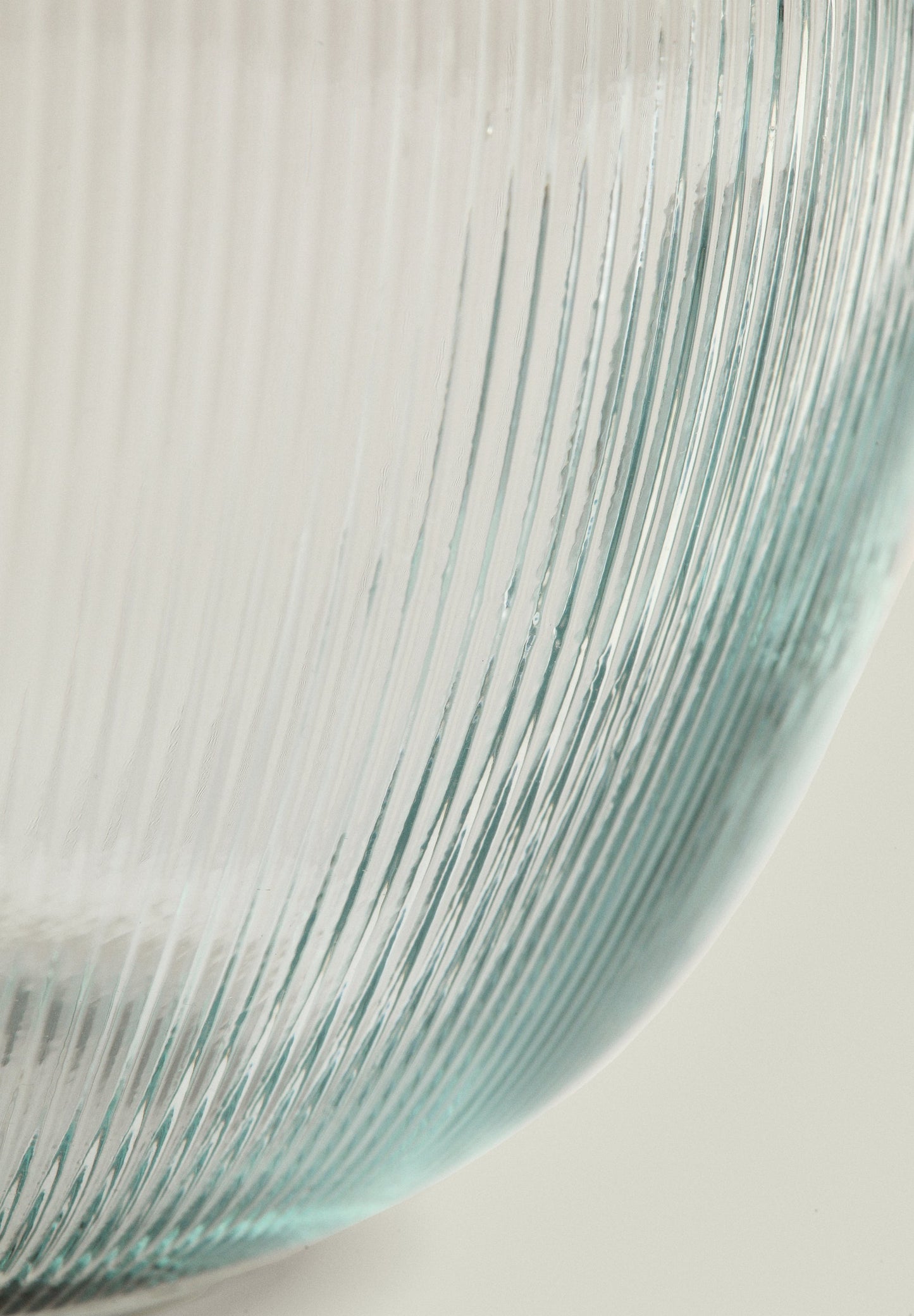 CARAFE VERRE LIGNES POIGNÉE