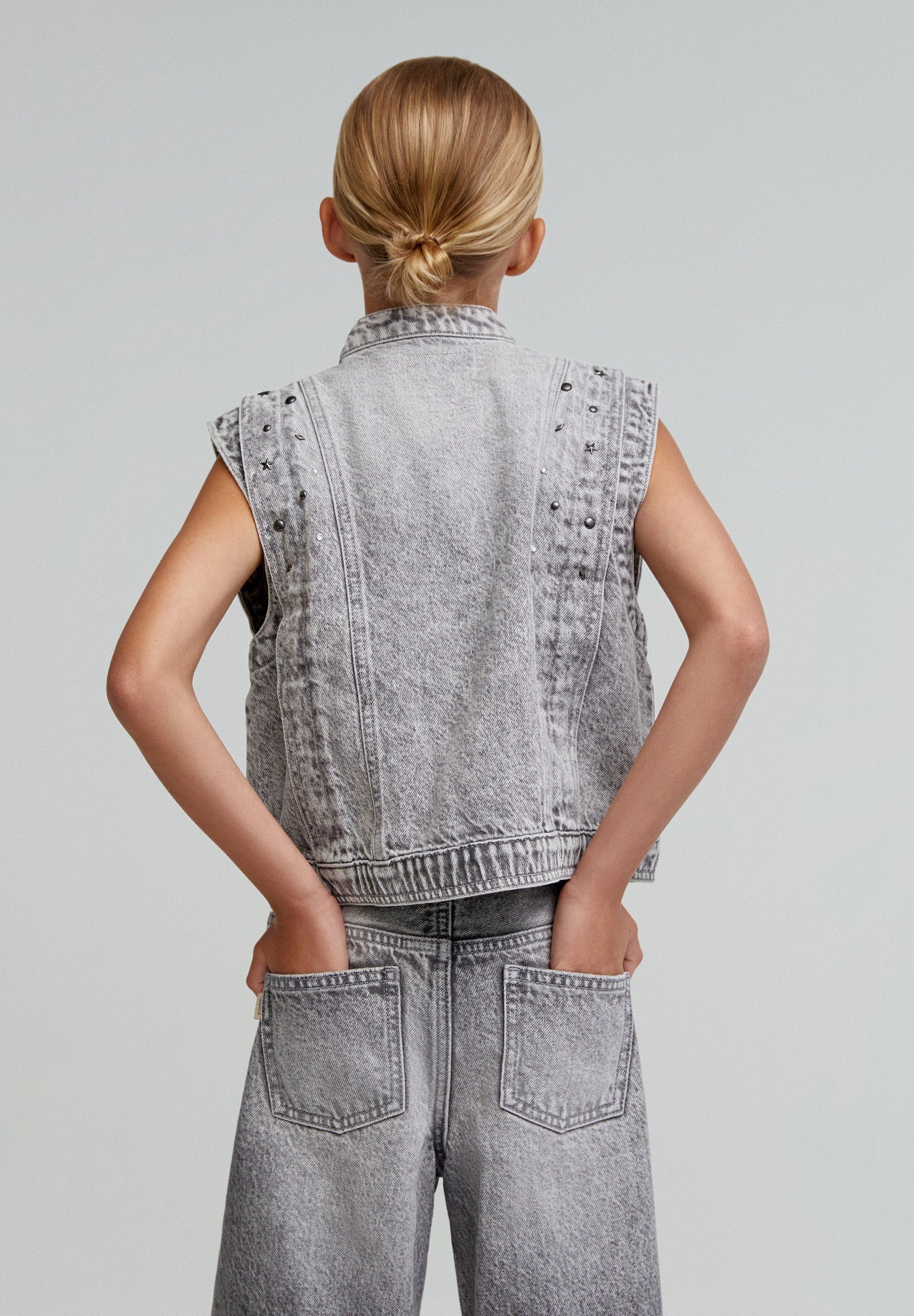 VESTE SANS MANCHES DENIM CLOUS