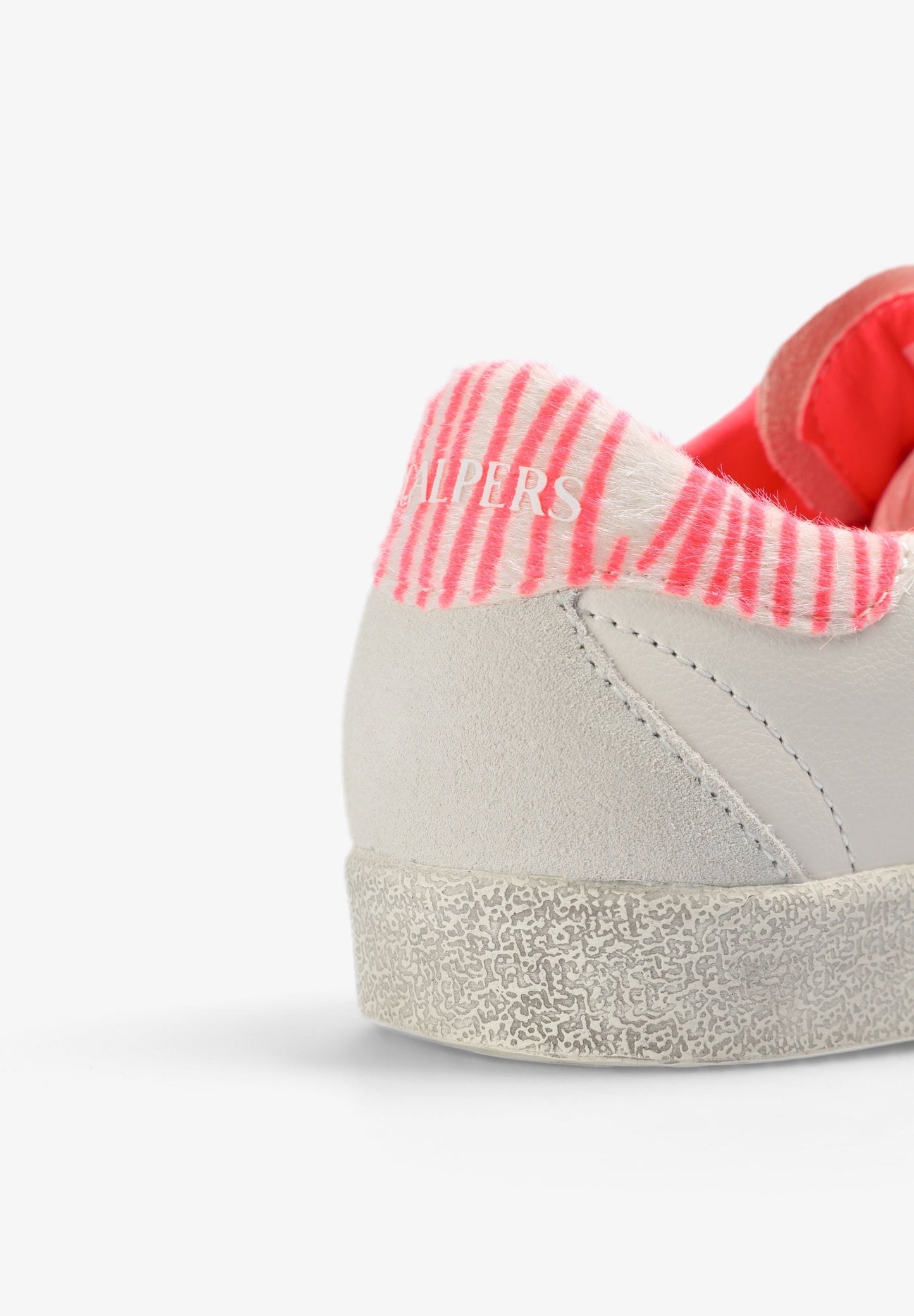 PINK SNEAKERS DÉTAIL
