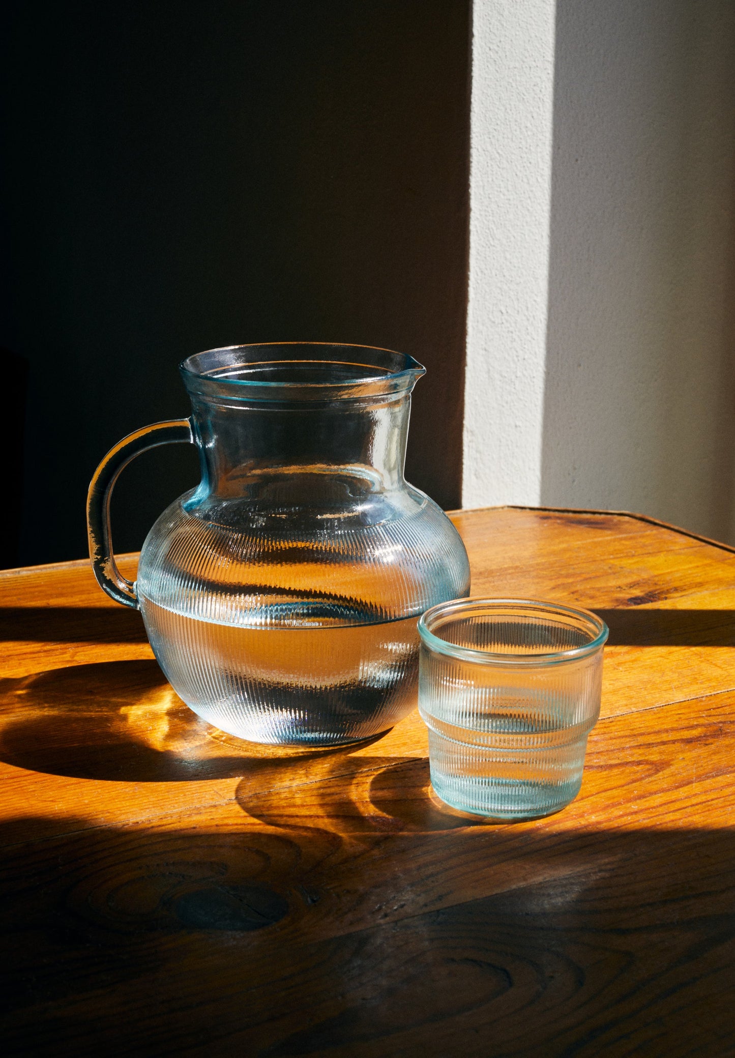 CARAFE VERRE LIGNES POIGNÉE