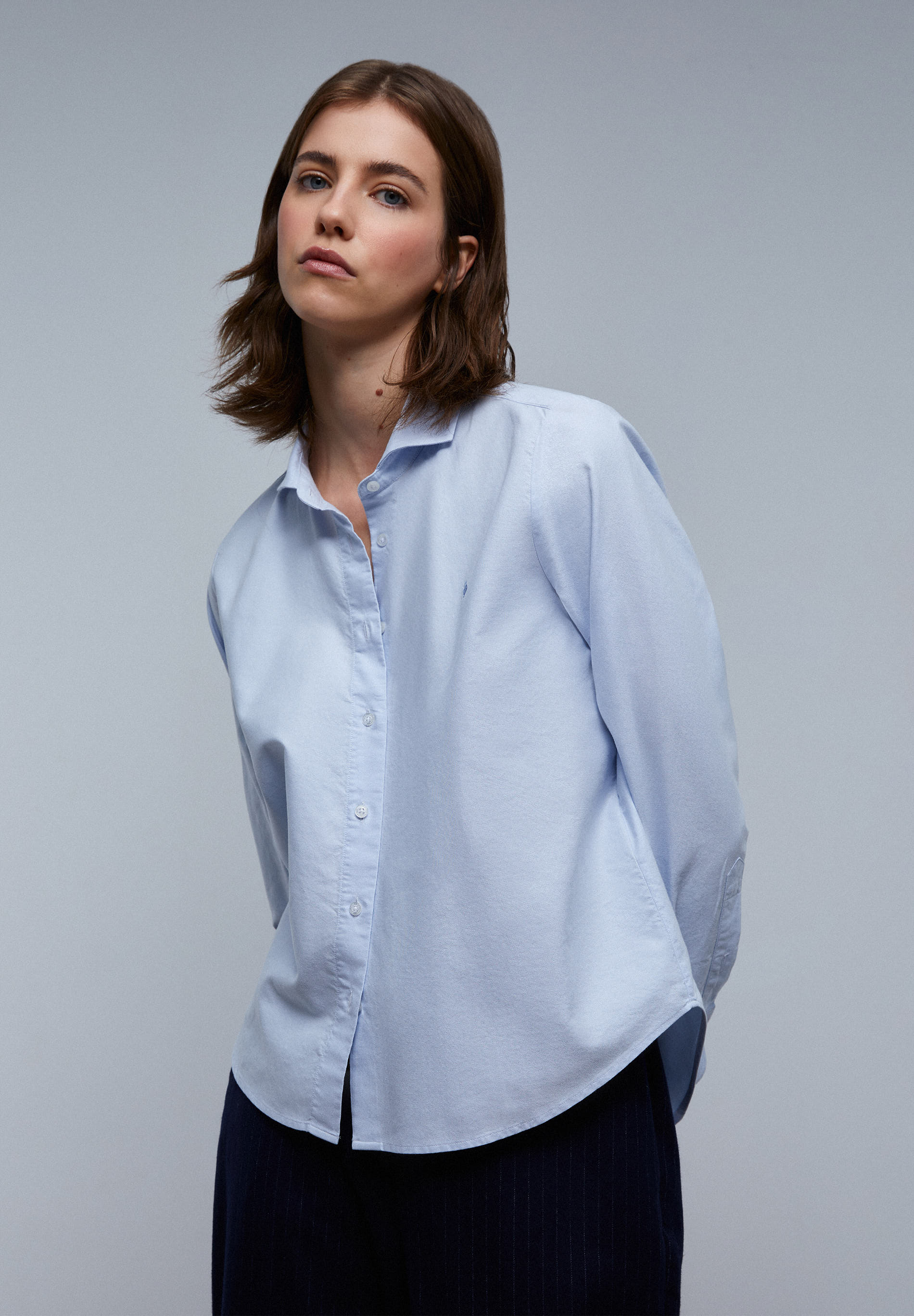 CHEMISE CLASSIQUE BRODÉE SUR LA POITRINE