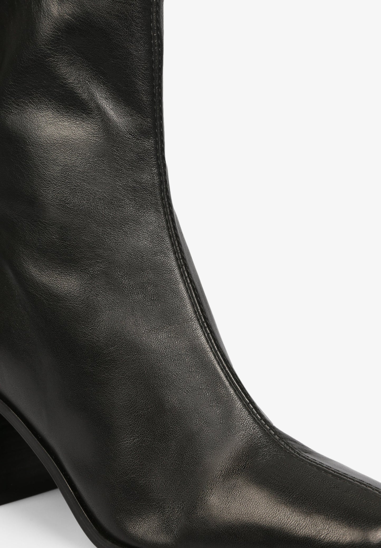 BOTTINES TALON DÉTAIL COUTURE