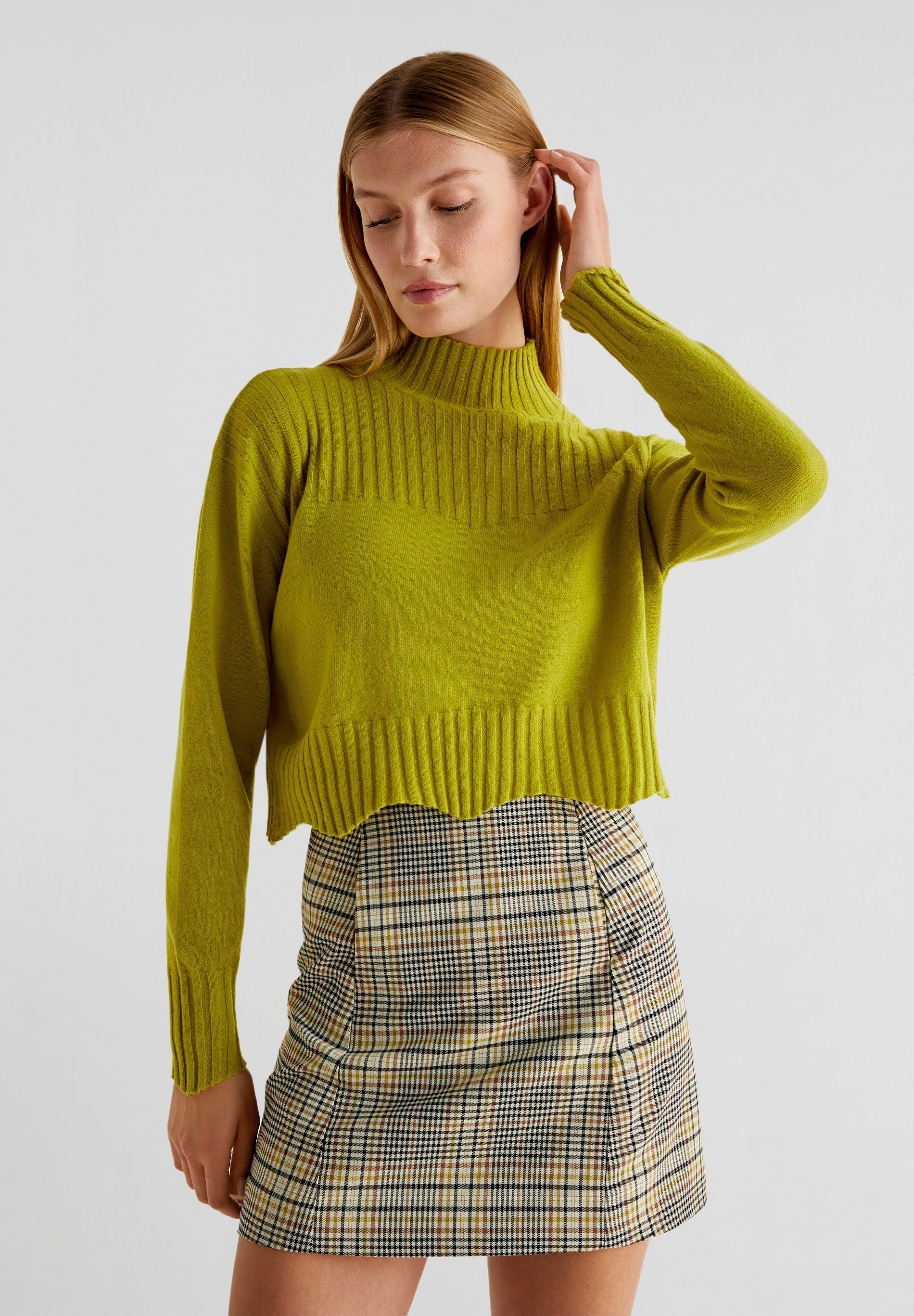 PULL CROPPED COL MONTANT