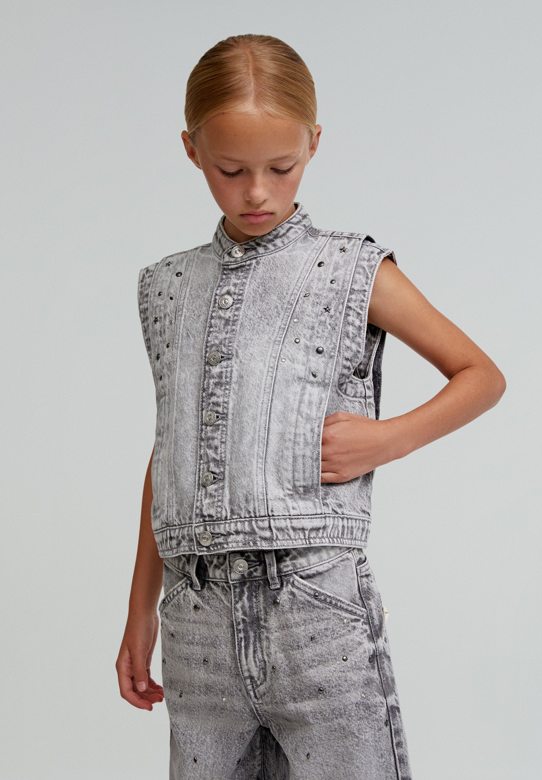 VESTE SANS MANCHES DENIM CLOUS