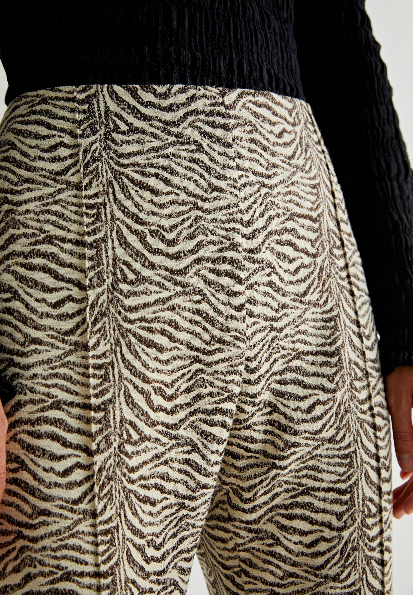 PANTALON ÉVASÉ IMPRIMÉ MOTIF ANIMAL