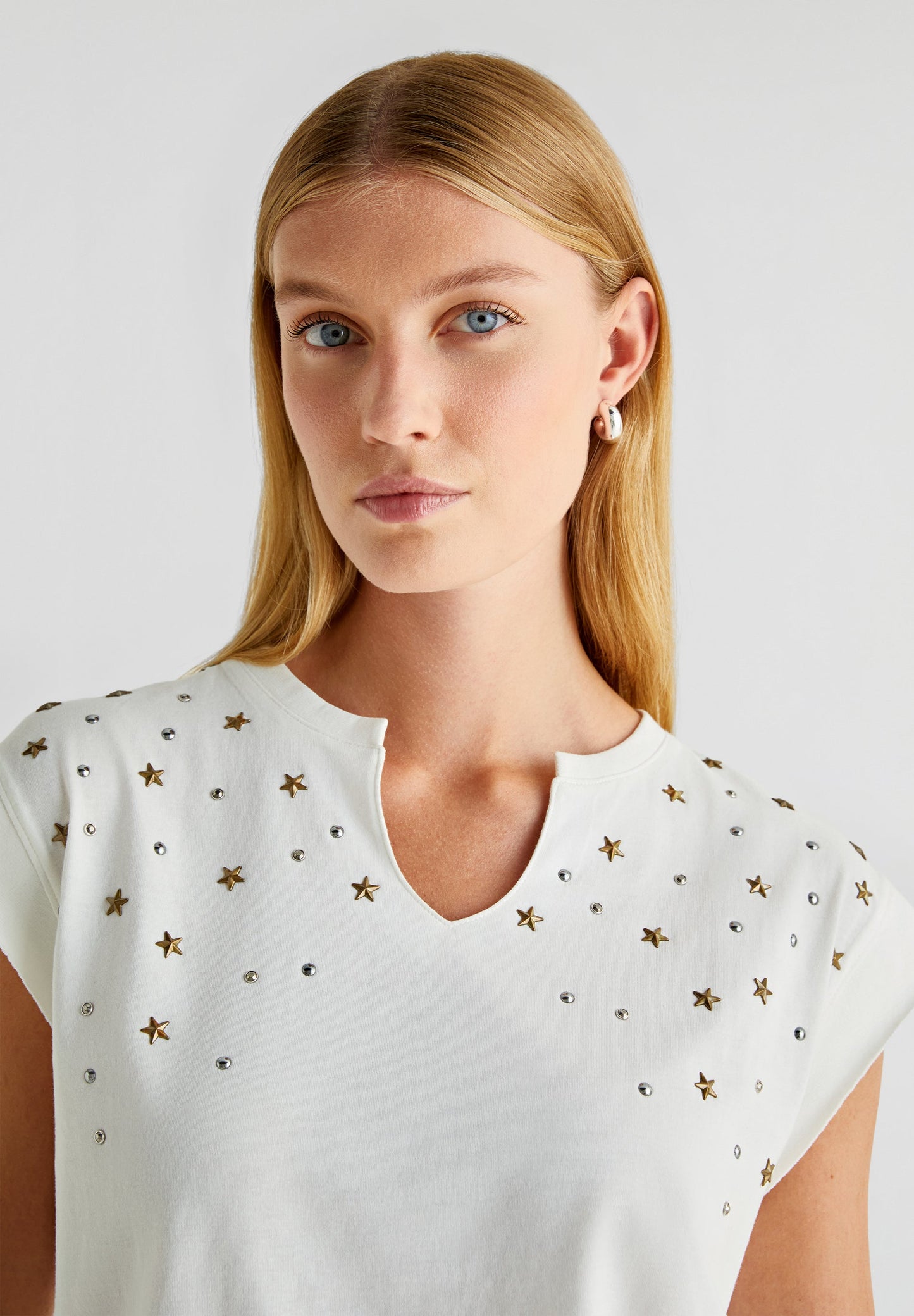 SHOULDER STUDS TEE