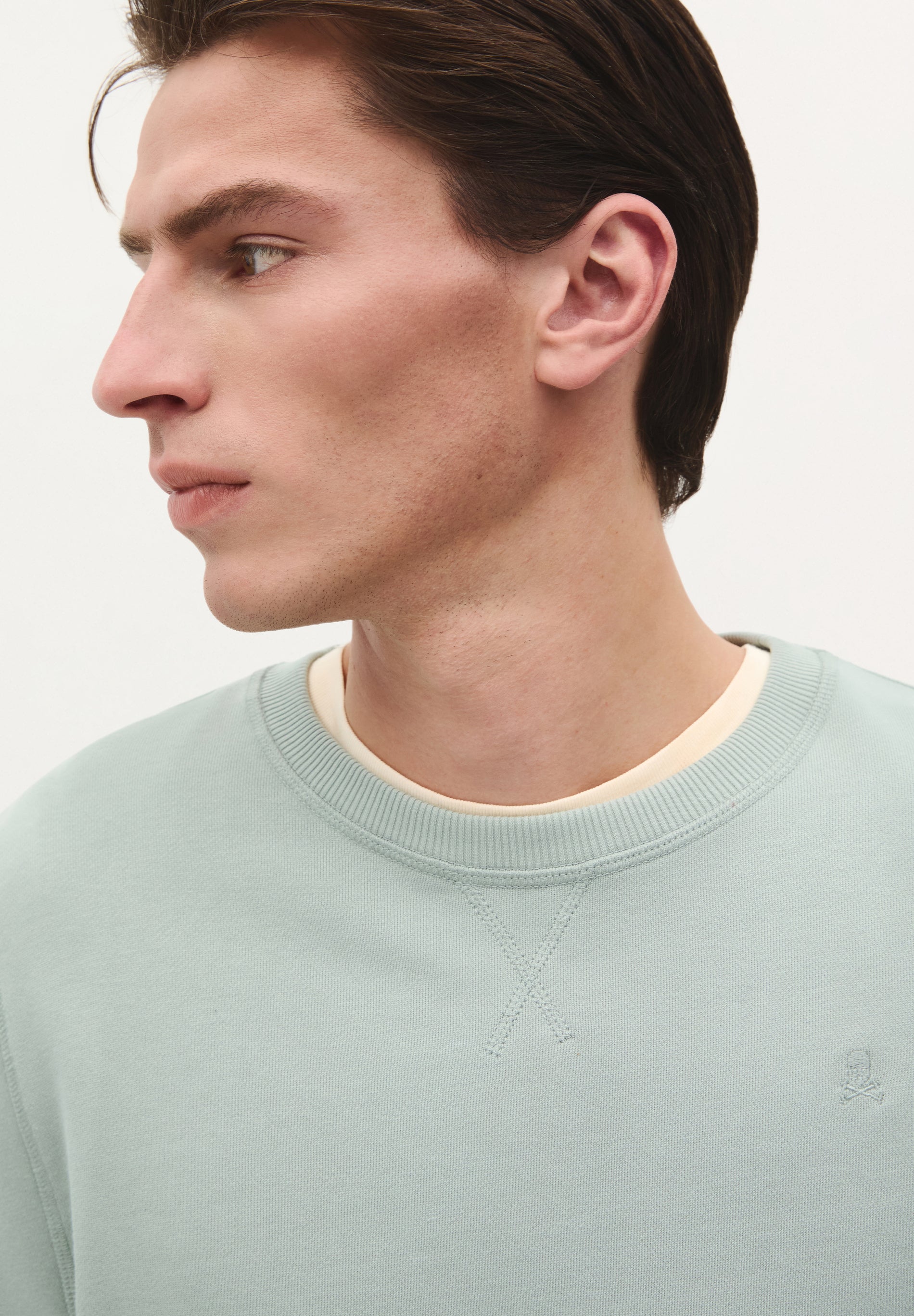 SWEAT BASIQUE SKULL BRODÉ