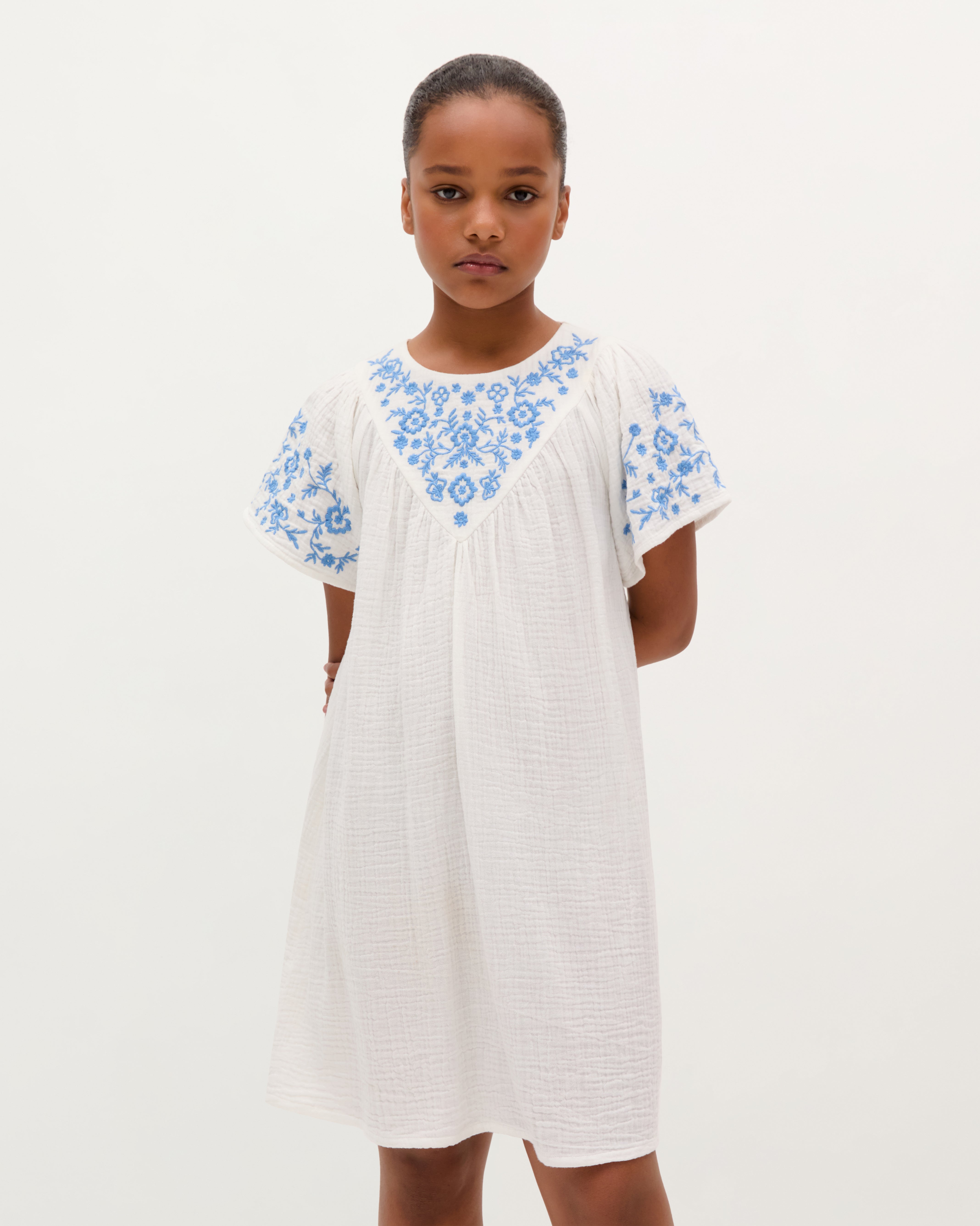 ROBE COL BRODERIE