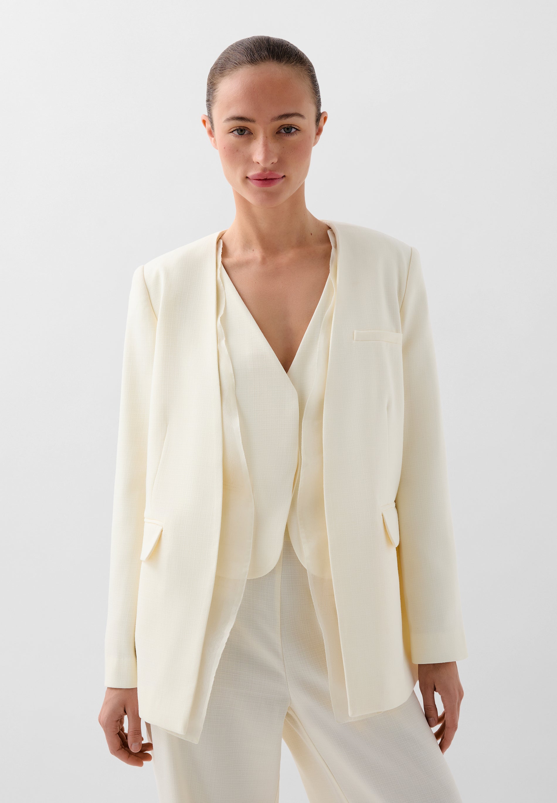 BLAZER UNI AVEC DÉTAIL EN ORGANZA