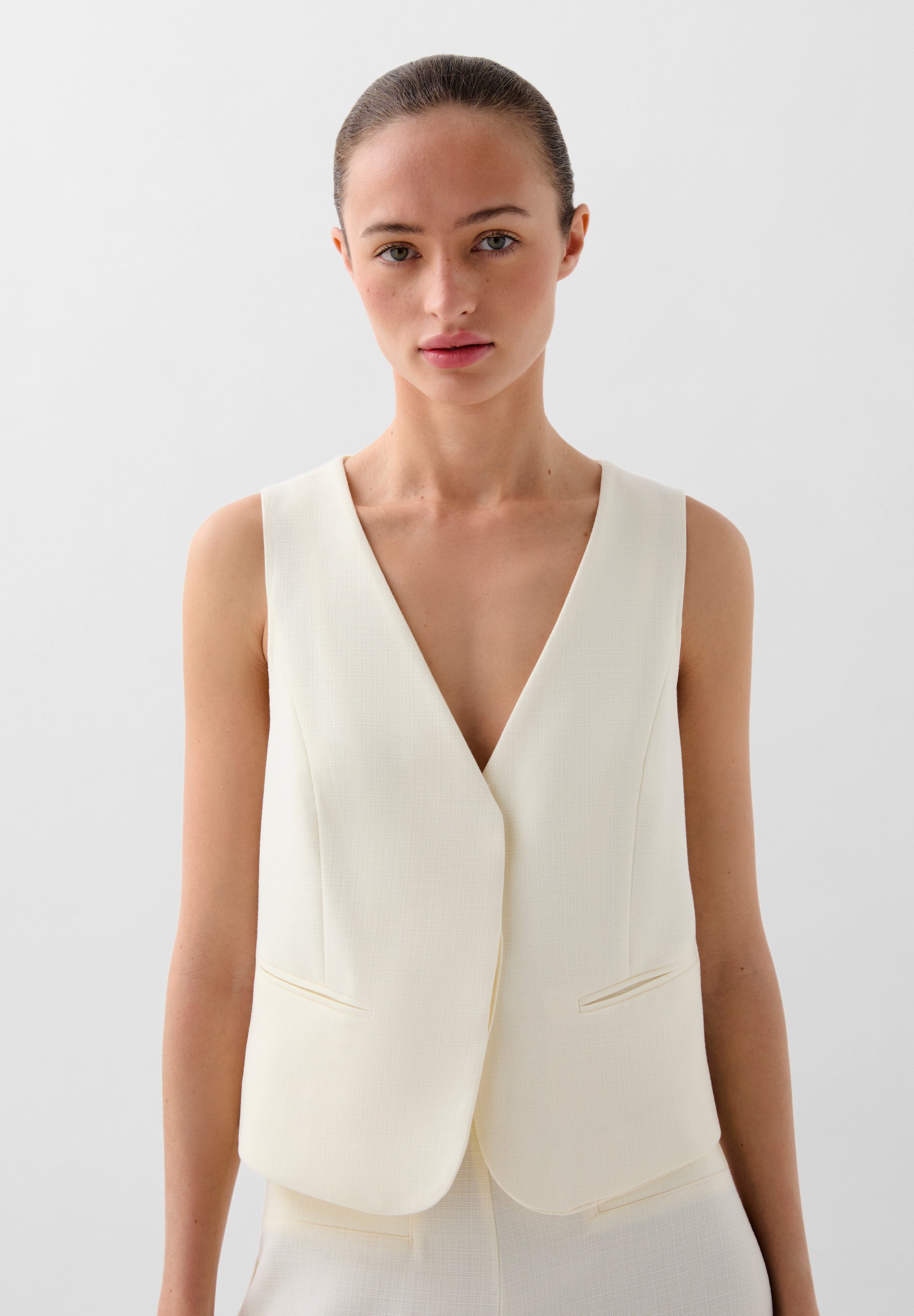 GILET NOUÉ DANS LE DOS