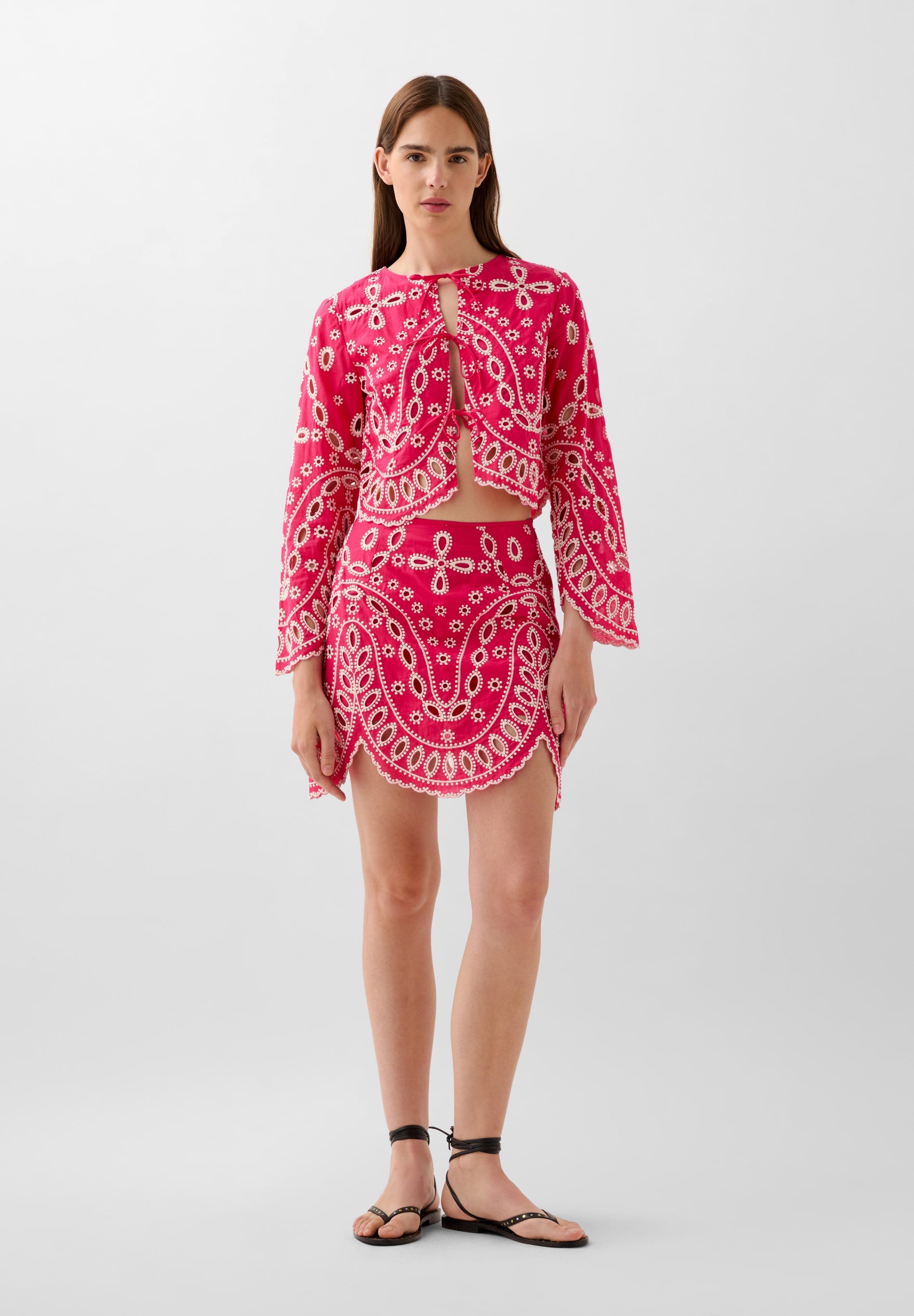 CHEMISE MOTIFS BRODÉS CONTRASTANTS