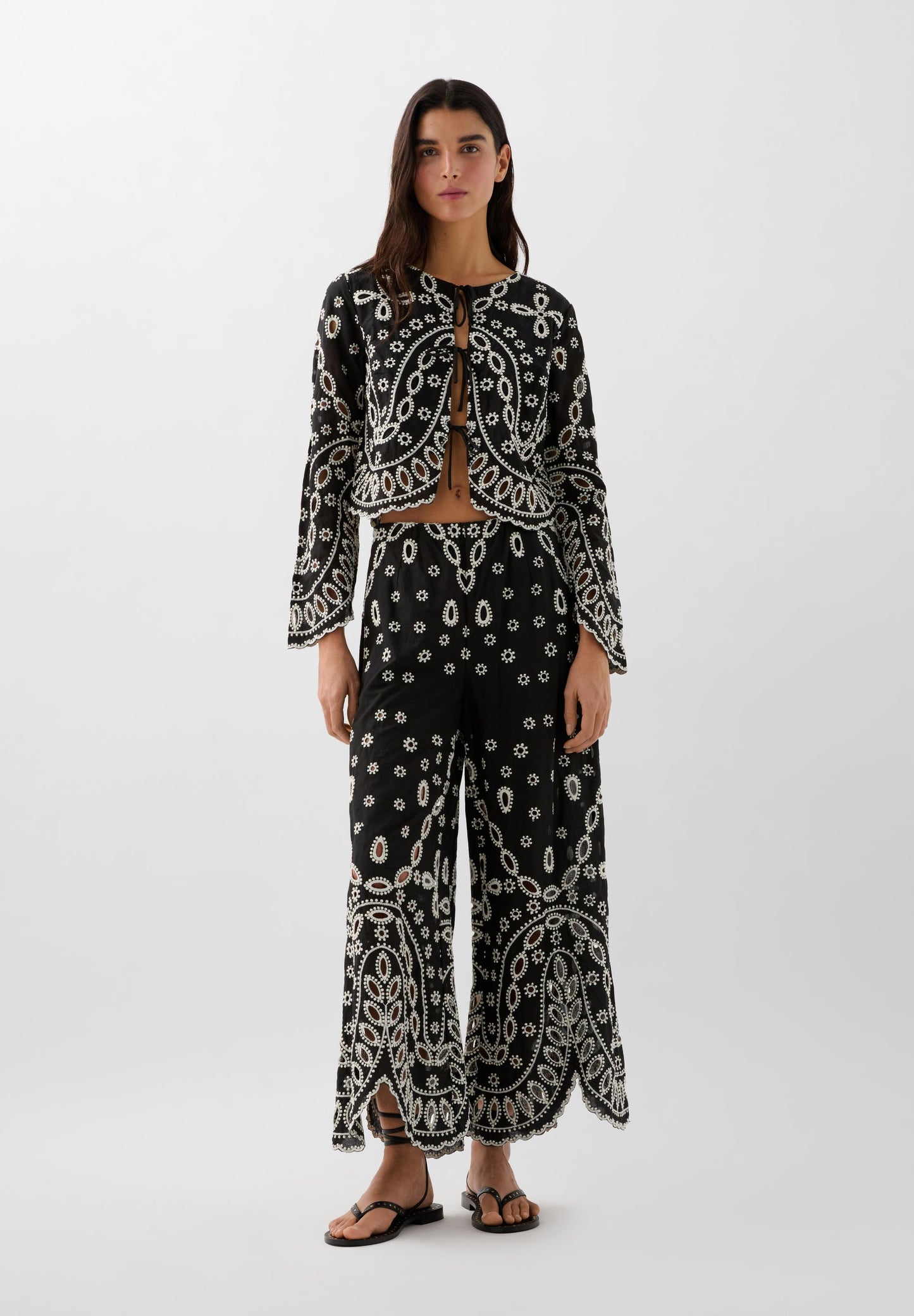 CHEMISE BRODERIES CONTRASTANTES