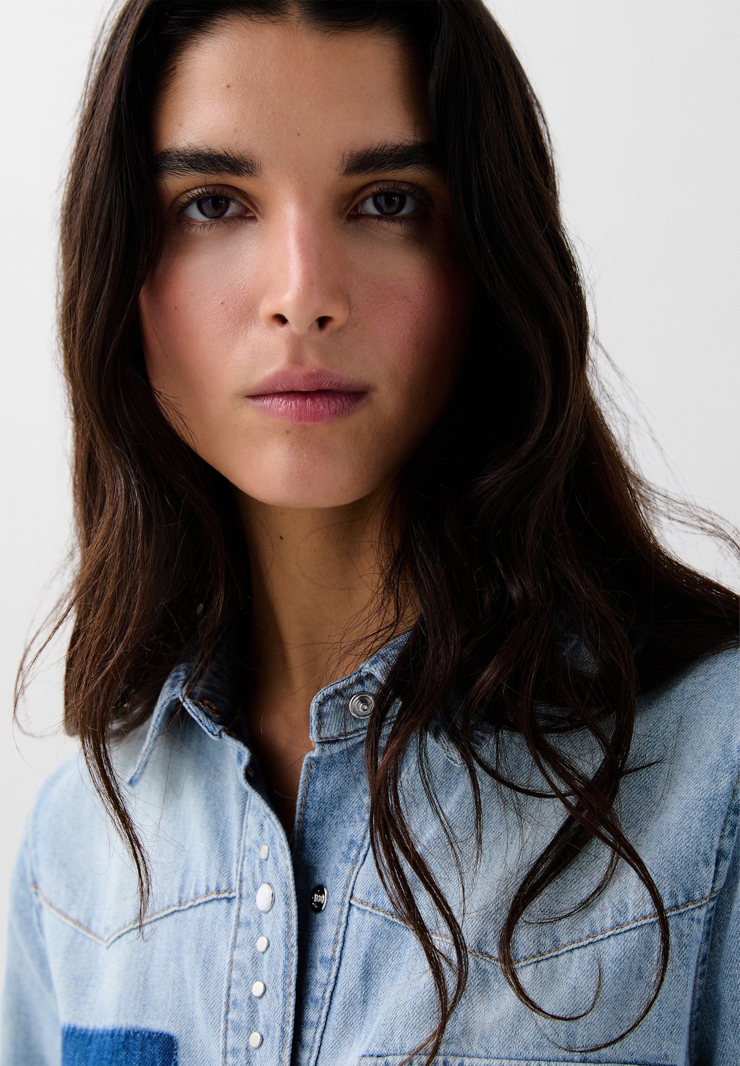 CHEMISE DENIM POCHE CONTRASTANTE