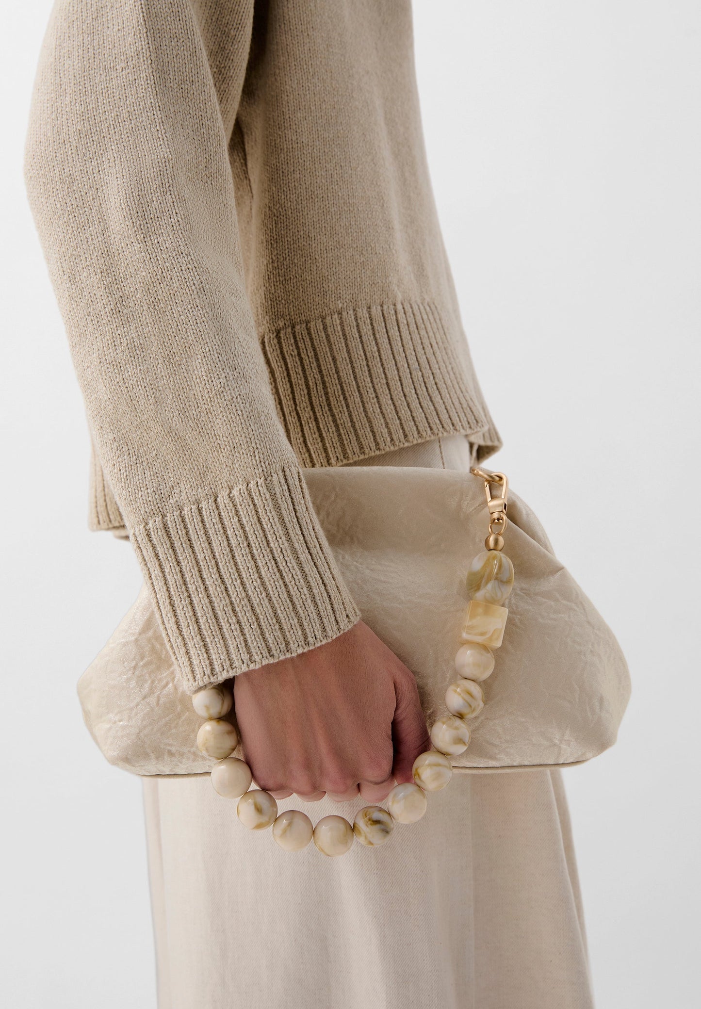 POCHETTE IRISÉE POIGNÉE PERLES