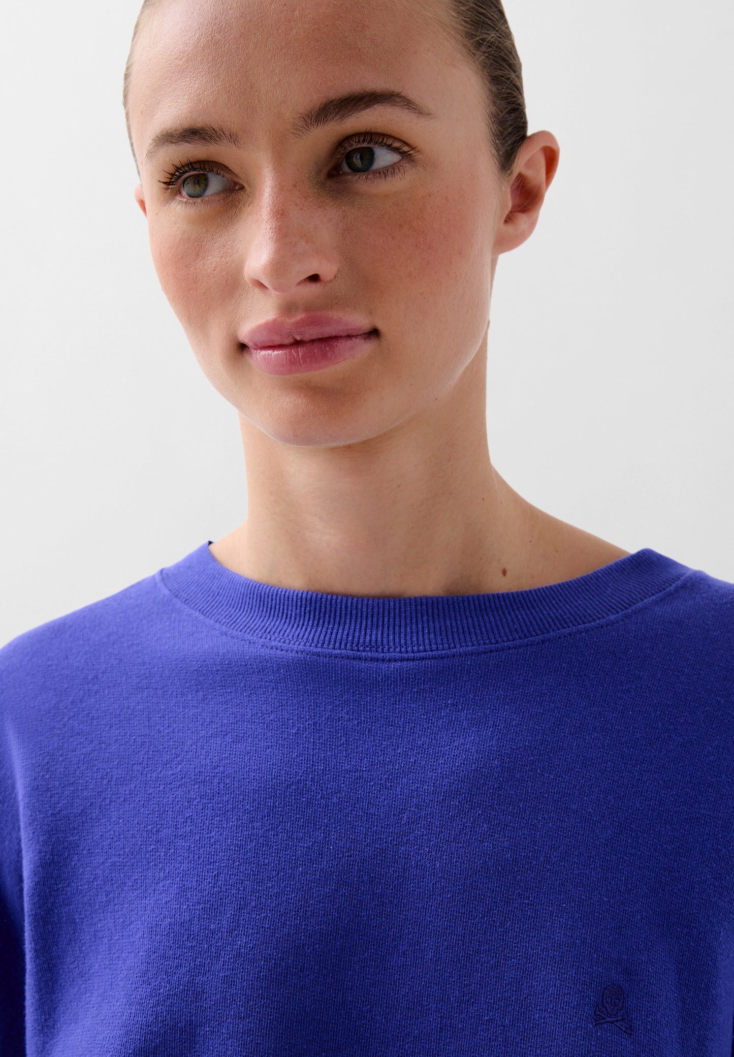 SWEAT SKULL BRODÉ TON SUR TON