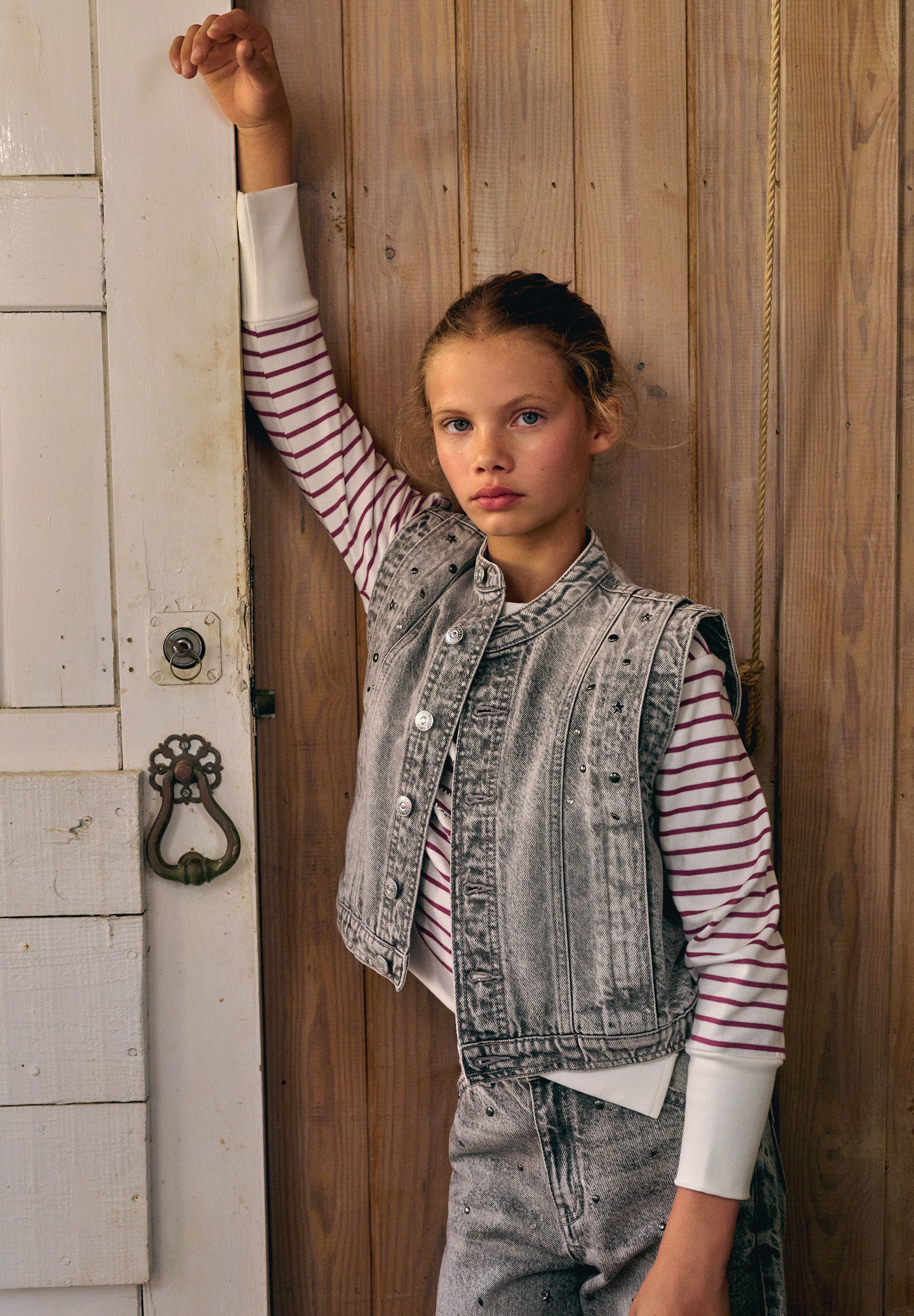 VESTE SANS MANCHES DENIM CLOUS
