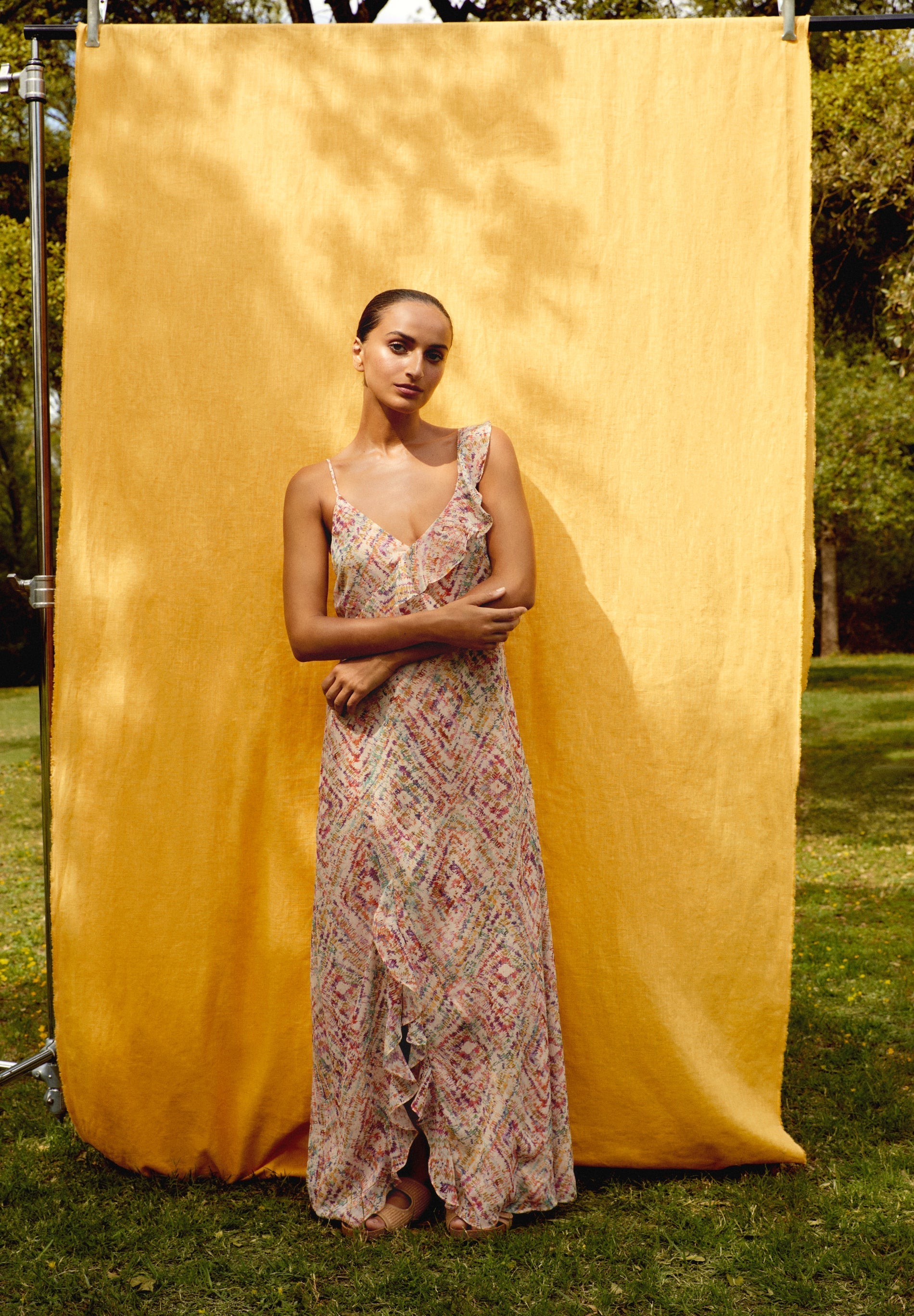 ROBE LONGUE À VOLANT