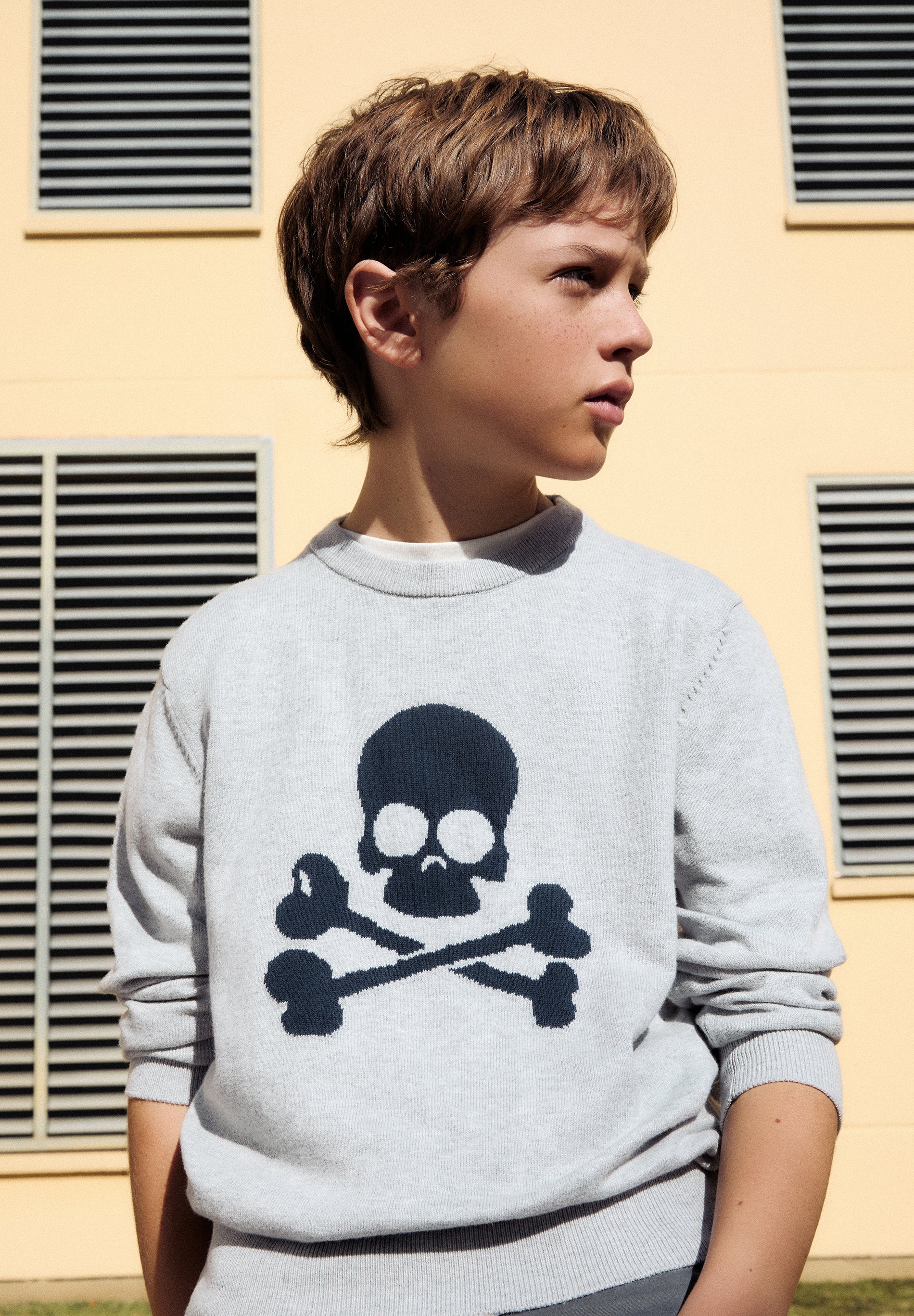 PULL LOGO CONTRASTANT